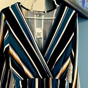 Jumper with open sleeves